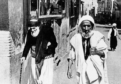 Side by side: a Jew and a Muslim by French Photographer